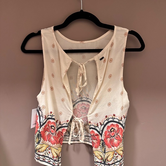 O’Neill Tie Back Crop Sleeveless Blouse - Picture 2 of 3